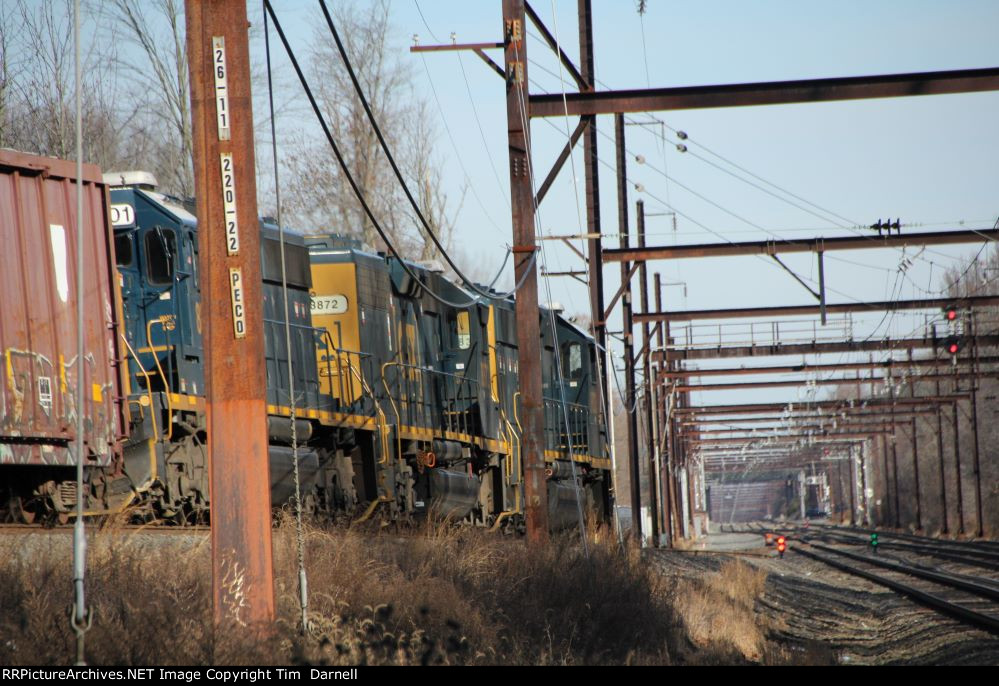 CSX 8801, 8872, 8833 on outlawed C746